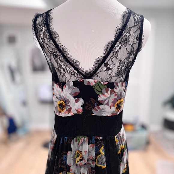 ANTHROPOLOGIE KASONDRA LACE TIERED MAXI DRESS BLACK FLORAL PRINT MULTI size 6 - Picture 4 of 5